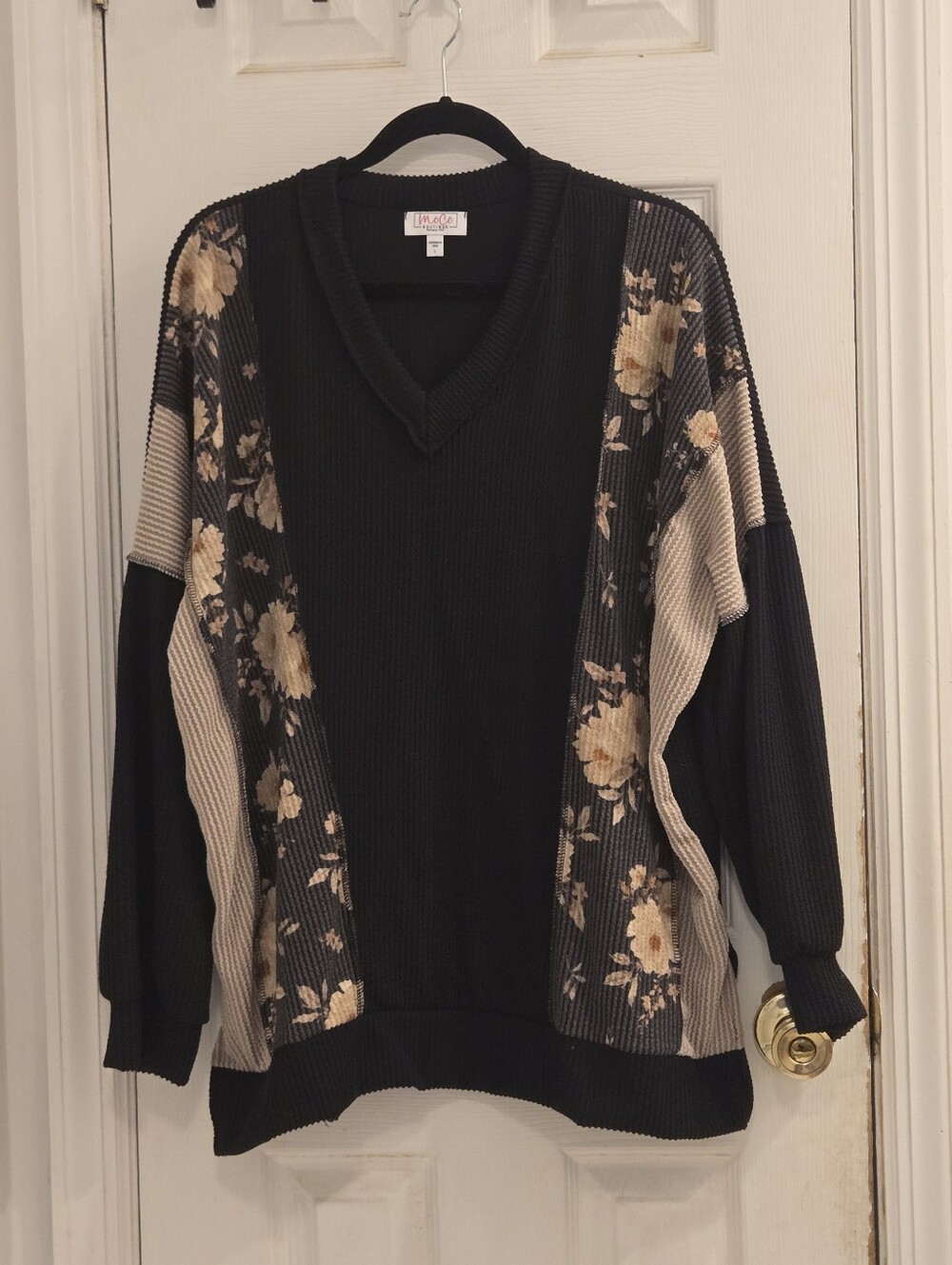 MoCo Boutique NWOT Top Large